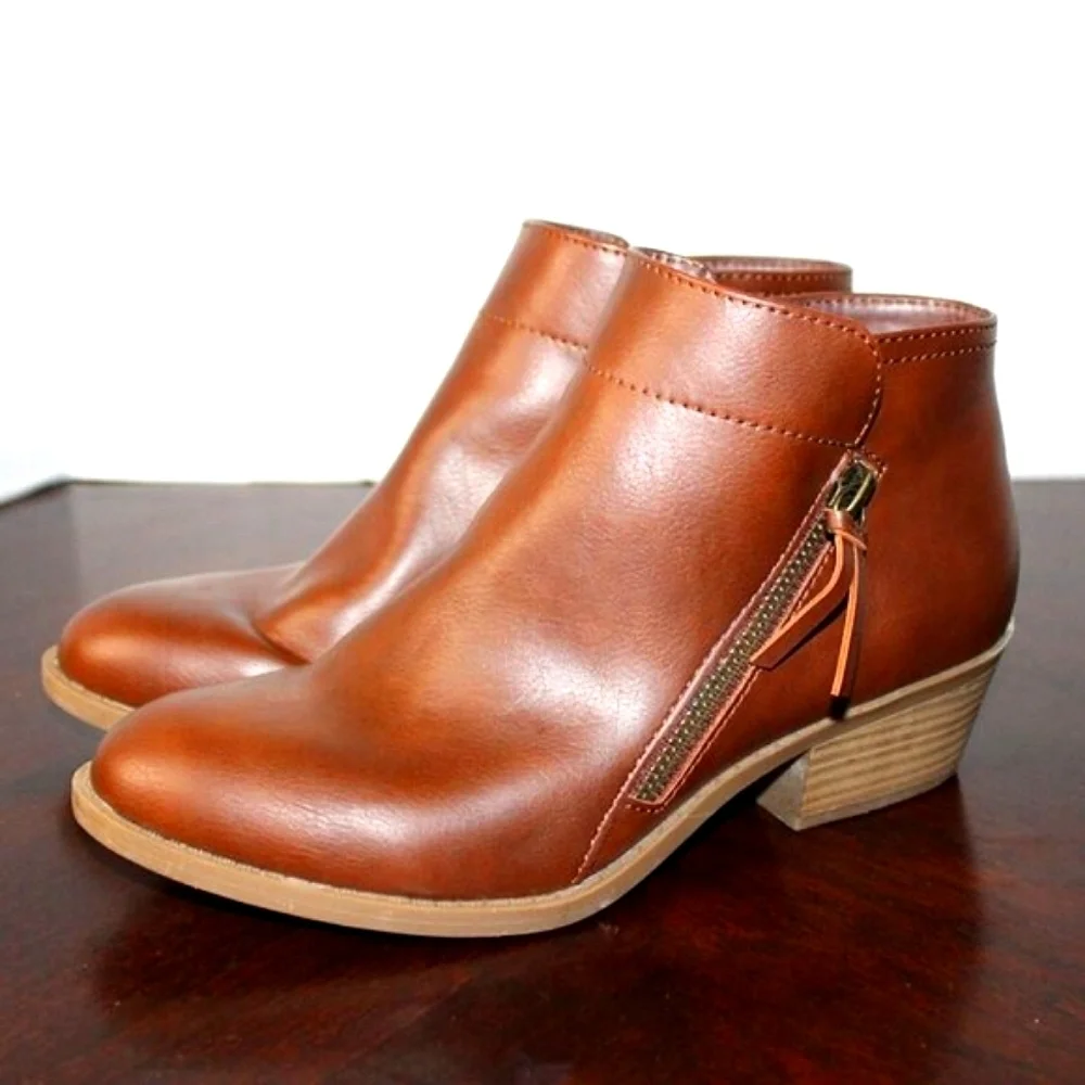 Arizona Brown Faux Leather Ankle Boots | Side Zip | Size 6 | Fall/Winter Staple